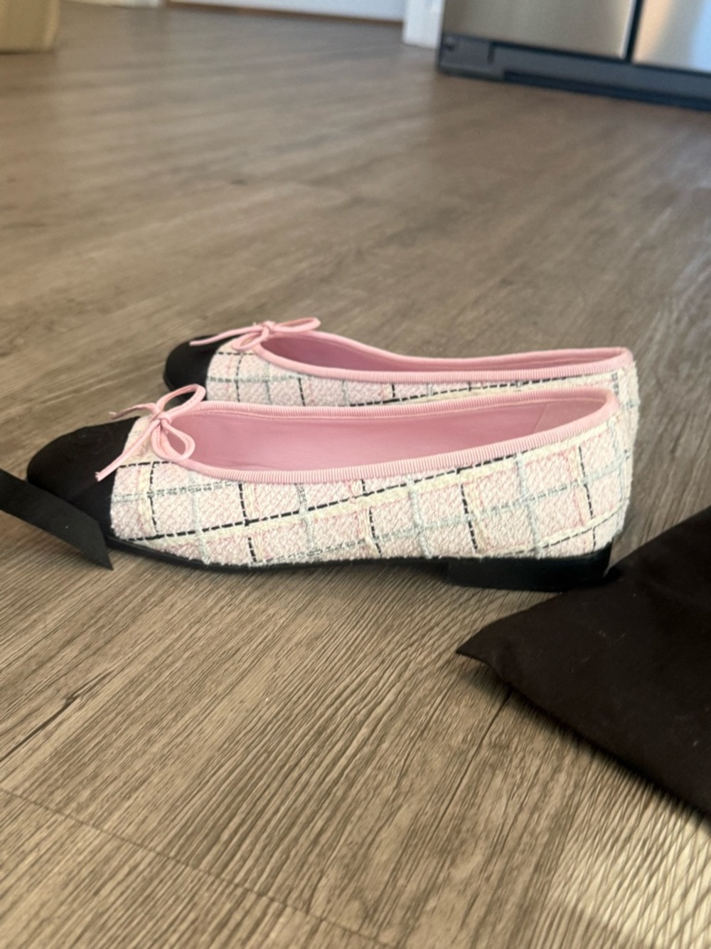 Chanel Pink and White Tweed CC Cap Toe Bow Ballet Flats - Picture 7 of 14